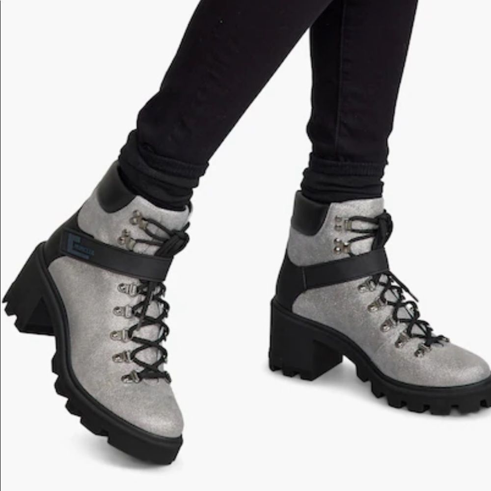 Moncler Carol hiking boot. Brand new in original box 9.5 - Picture 2 of 16